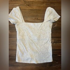 🆕 Vuori Light Gray Women's Short Sleeve Top